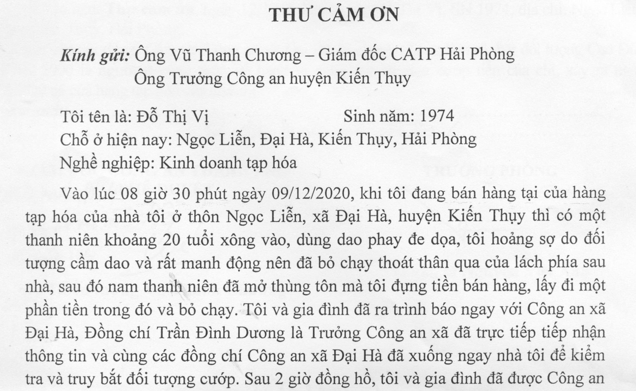 Bà Đỗ Thị Vị cảm ơn Công an xã Đại Hà (Kiến Thụy) bắt đối tượng đe dọa cướp tài sản